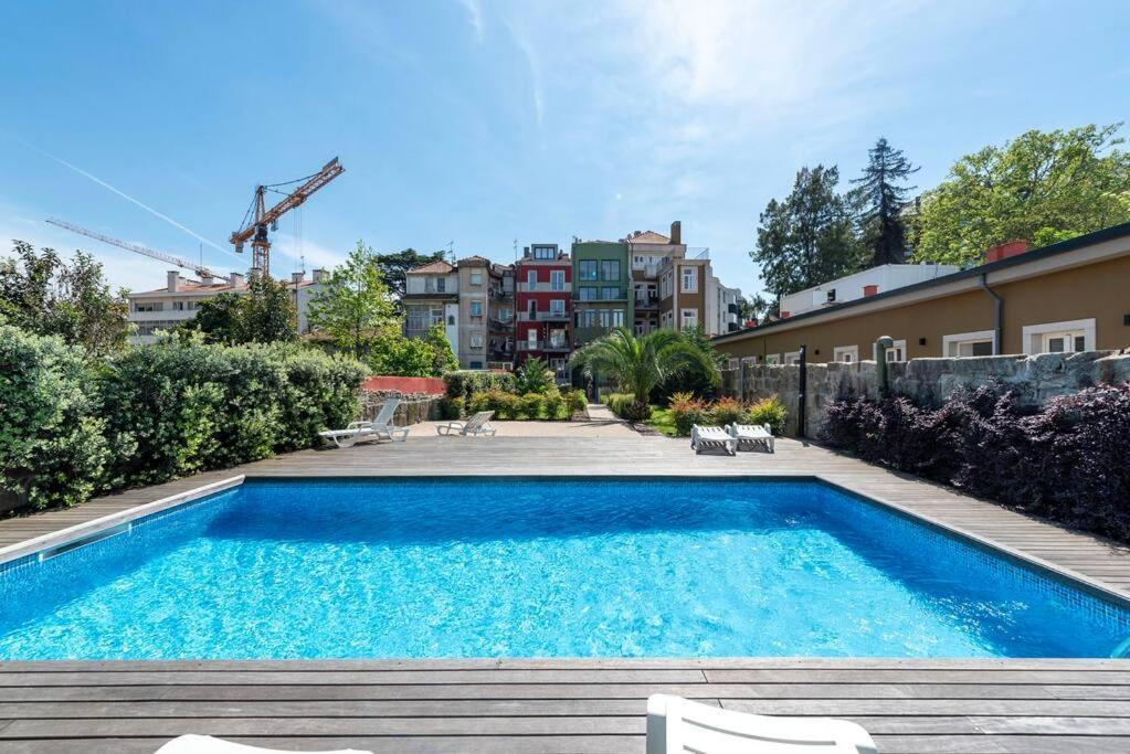 Apartment Chic Hideaway: Pool & Garden